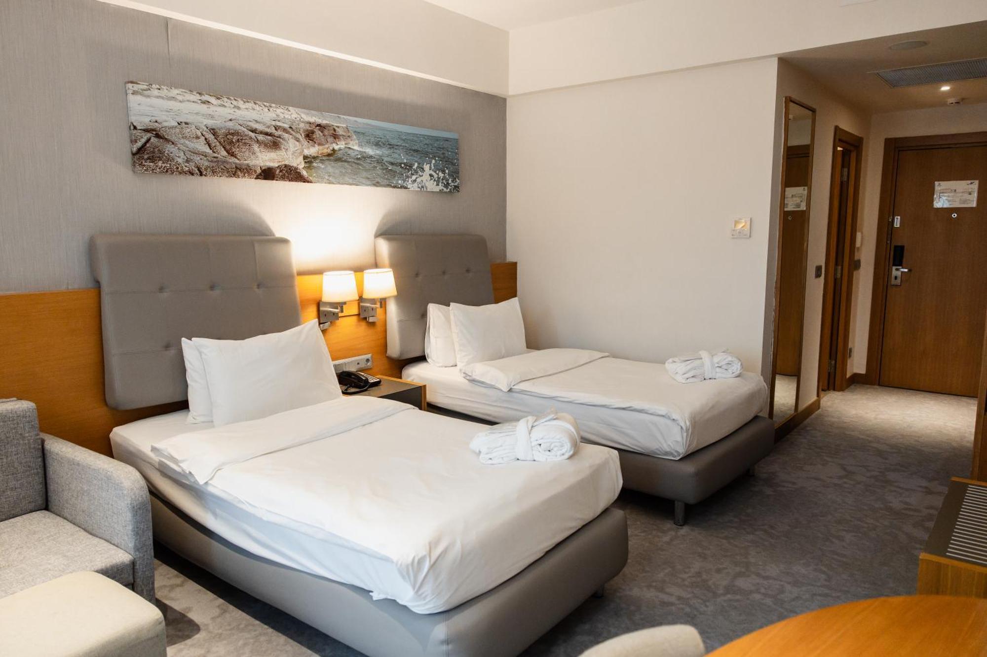 Holiday Inn - Aktau - Seaside By Ihg Eksteriør bilde
