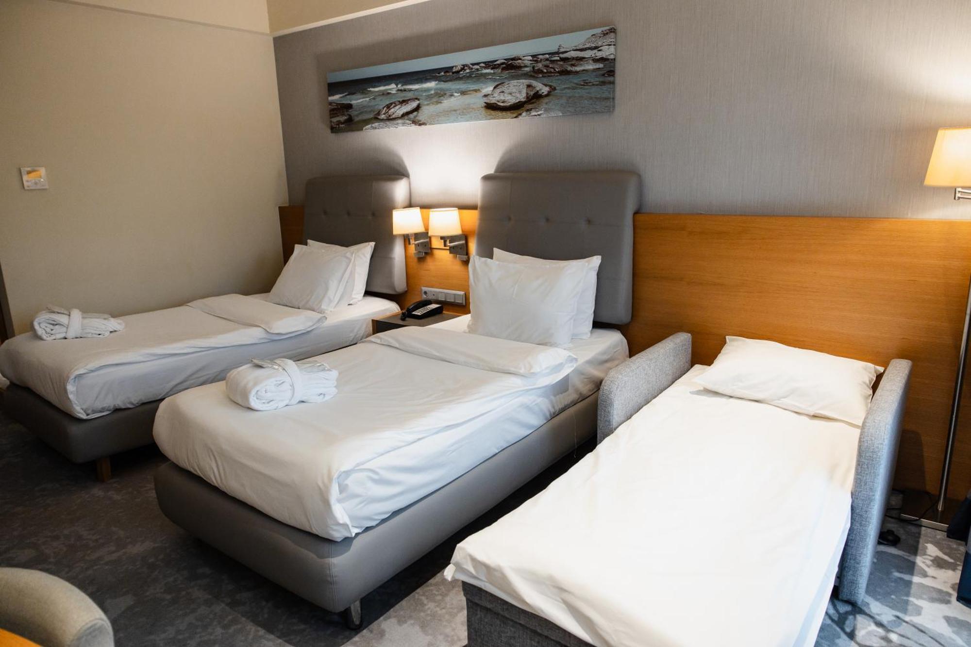 Holiday Inn - Aktau - Seaside By Ihg Eksteriør bilde