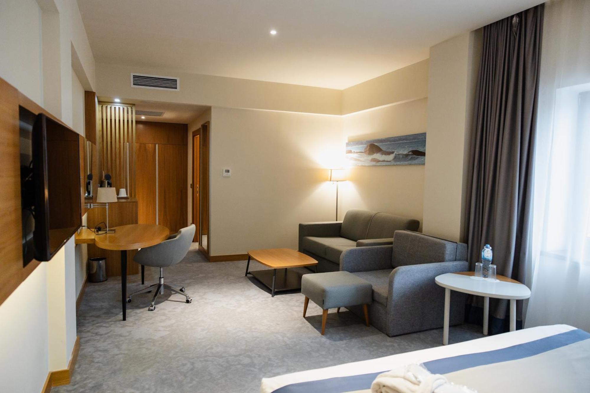 Holiday Inn - Aktau - Seaside By Ihg Eksteriør bilde