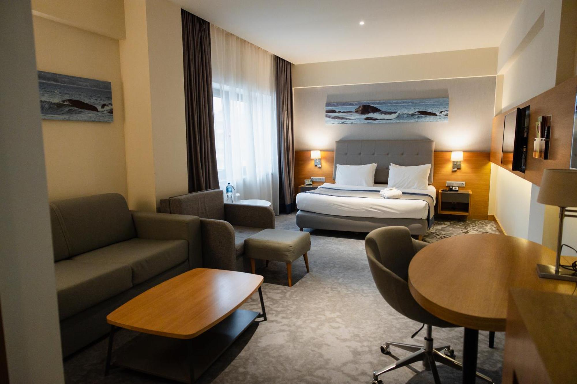 Holiday Inn - Aktau - Seaside By Ihg Eksteriør bilde